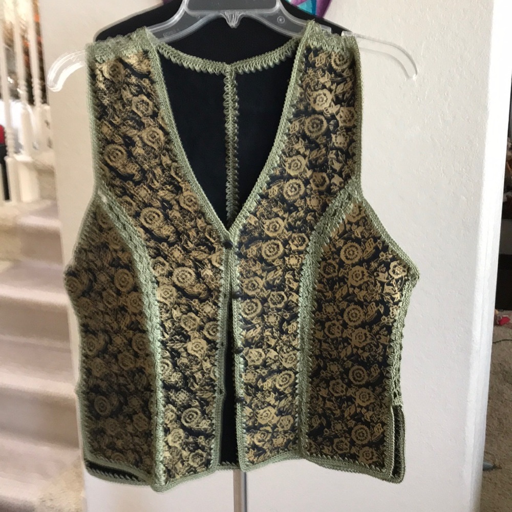 Very rare hard to find Vest Medium size